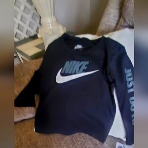 Nike long sleeve cotton babies shirt